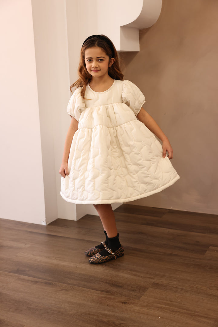 dress s/s quilted full gathered - ivory