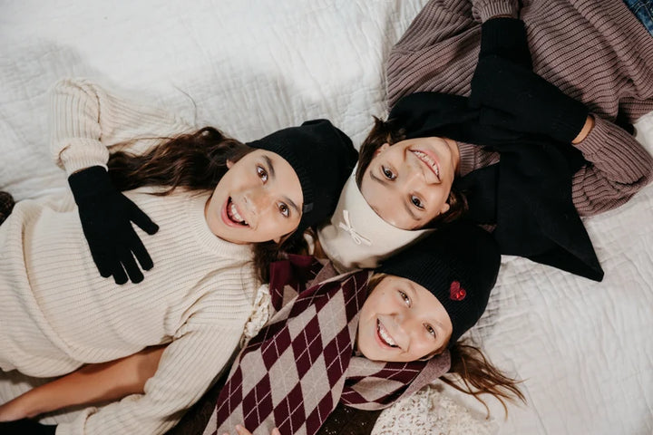 hat embroidered double heart with cuff - black/red-9