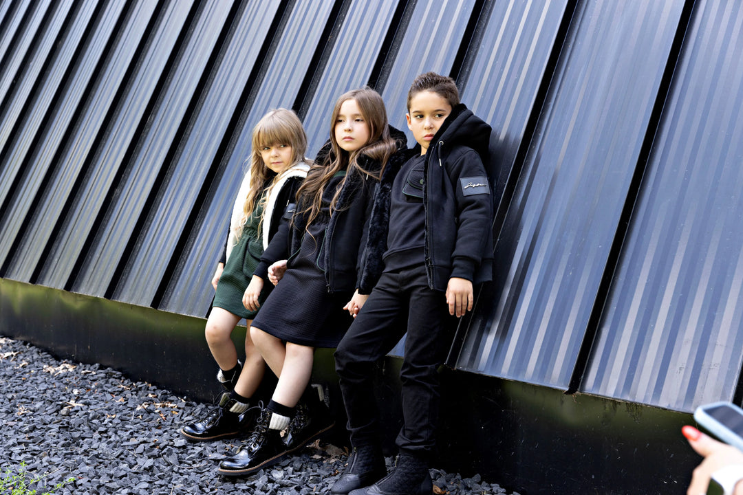jacket fur lined with hood - black/white