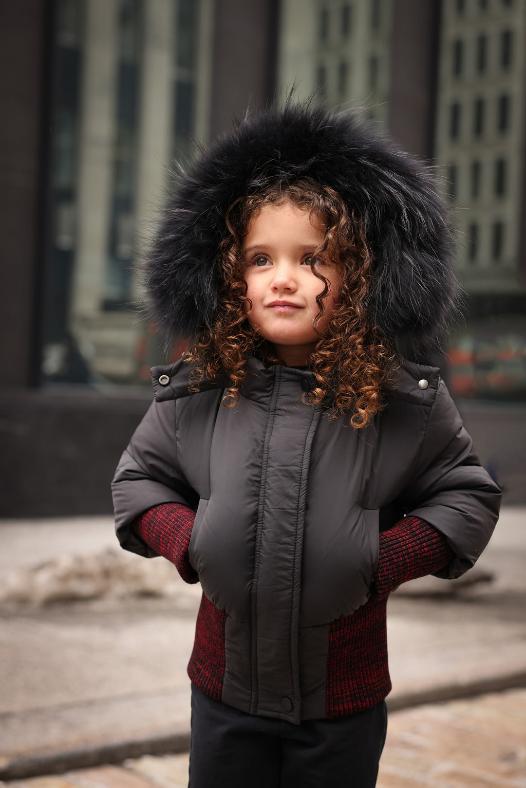 coat mixed rib cuffs and waist with fur hood - black/red