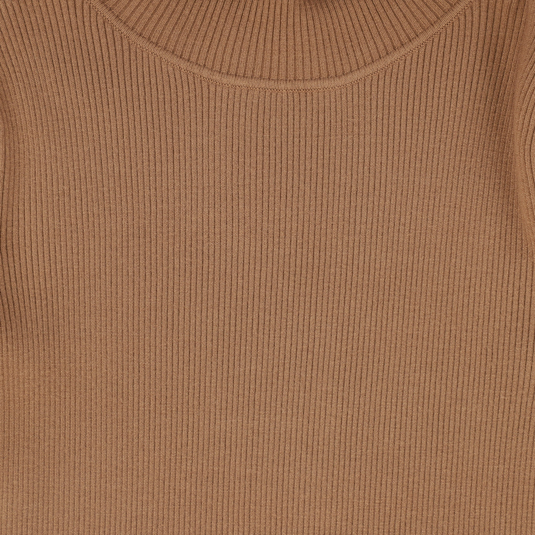 top l/s ribbed subtle logo turtleneck - camel