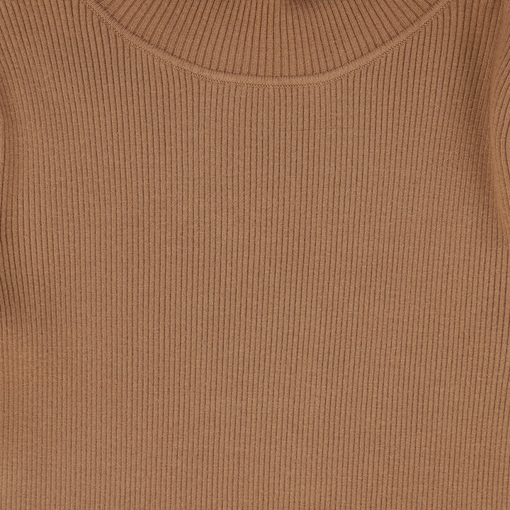 top l/s ribbed subtle logo turtleneck - camel