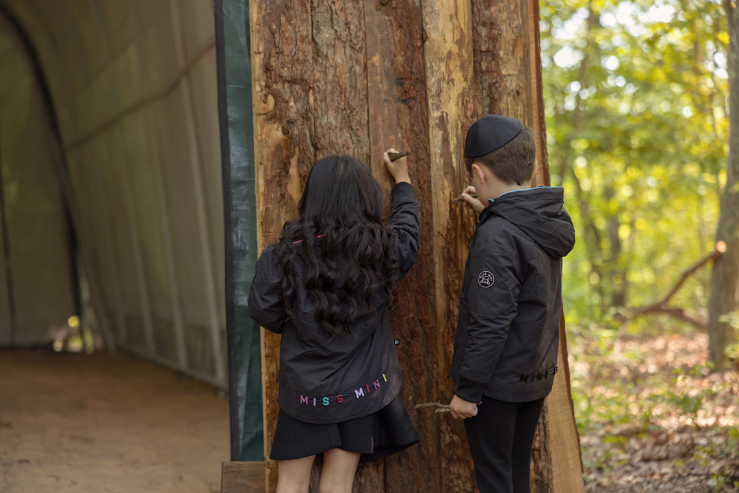 jacket piped zipper logo on back with hood - black