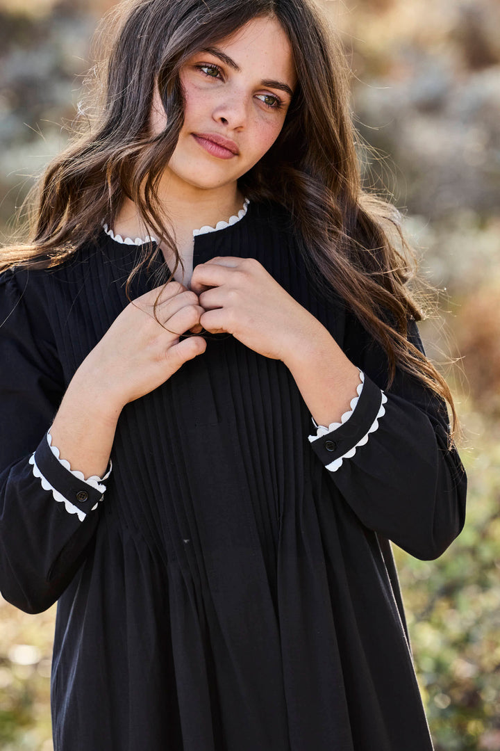 maxi dress olivia scalloped mini pleats - black