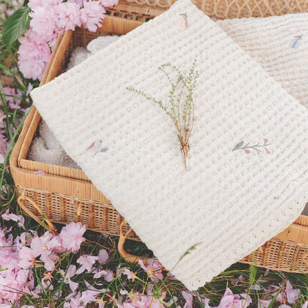 blanket waffle embroidered - pink