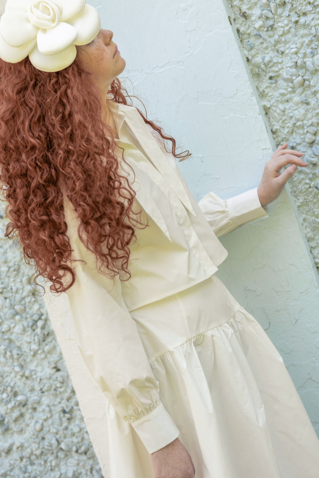 shirt l/s crop taffeta neck tie  - cream