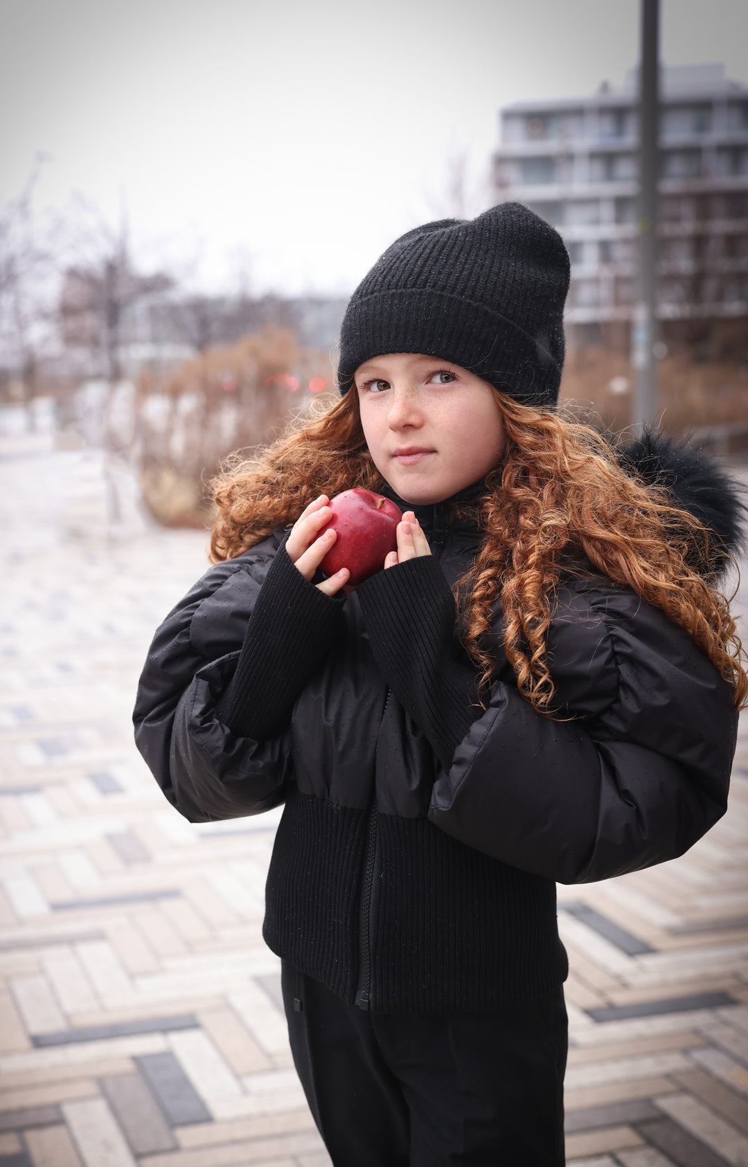 coat ribbed cuffs and waist with fur hood - black