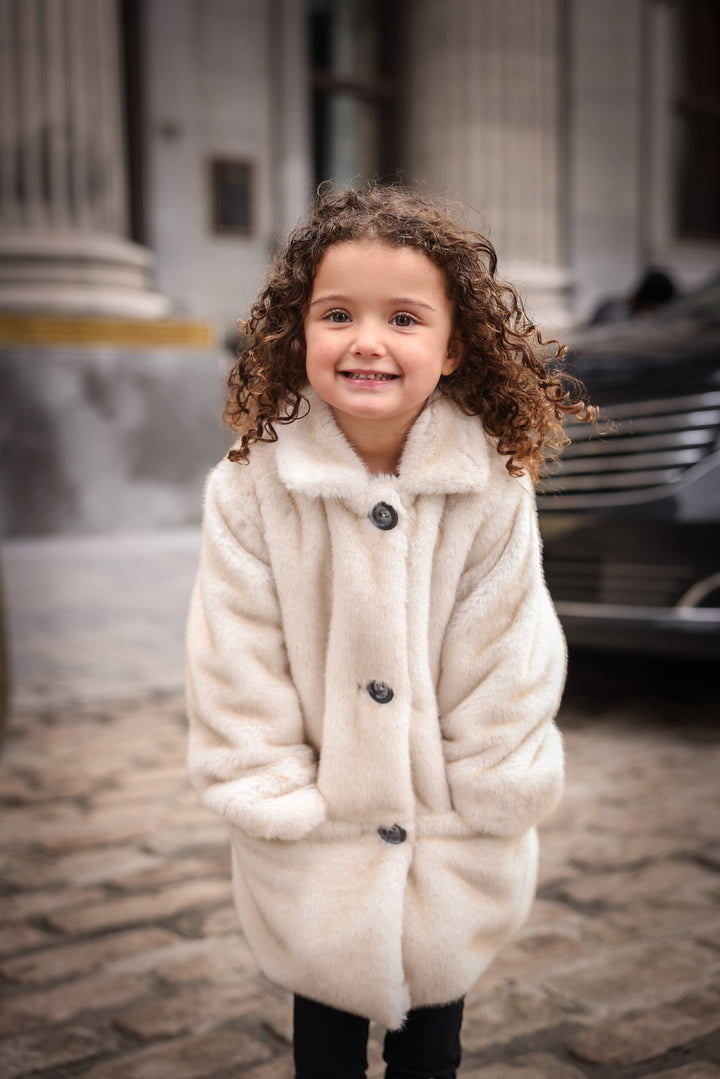 coat collared fur with front pockets - off white