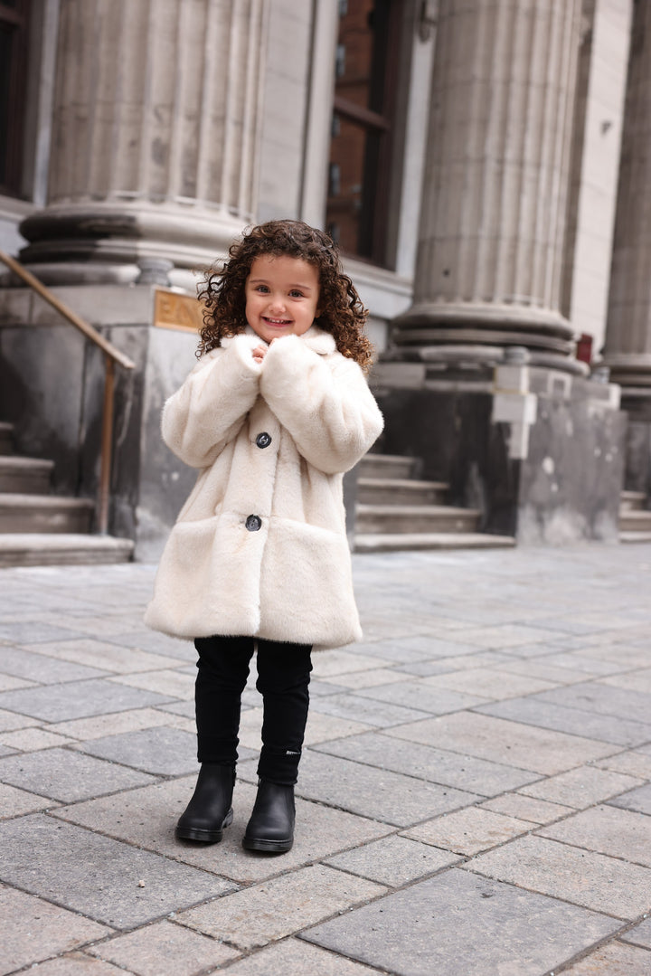 coat collared fur with front pockets - off white