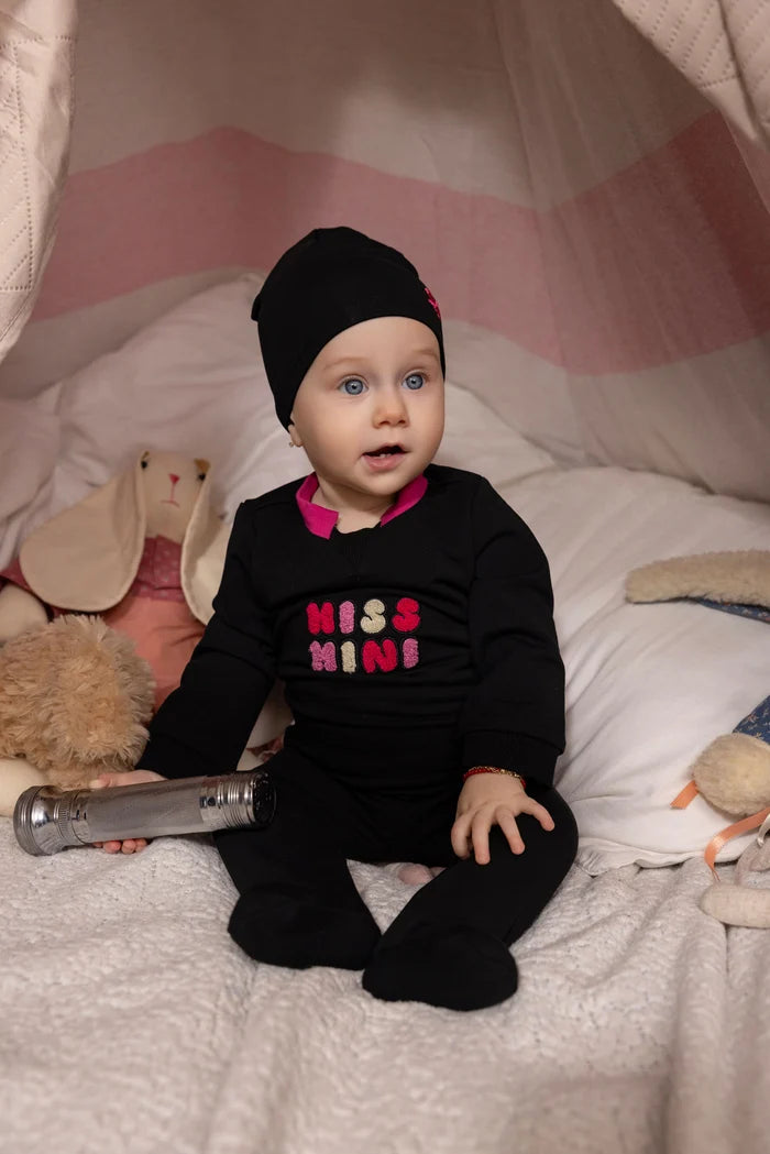 footie branded balloon with beanie - black/pink