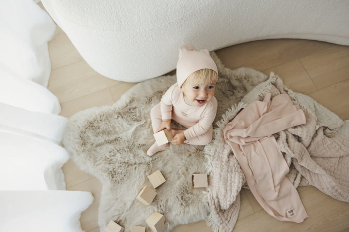 set footie graphic with beanie and blanket - dusty pink