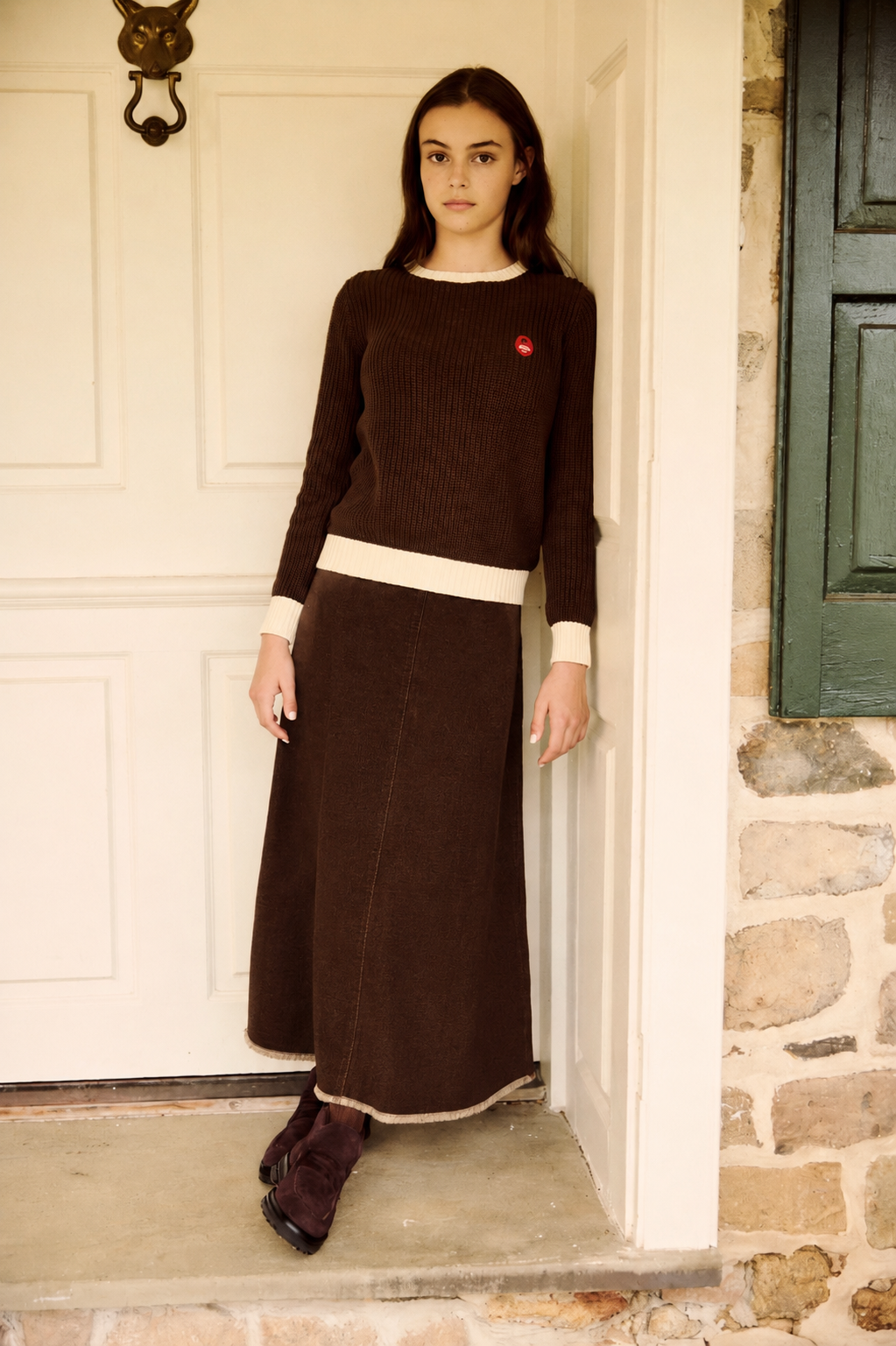 top l/s chunky knit heart patch sweater - brown