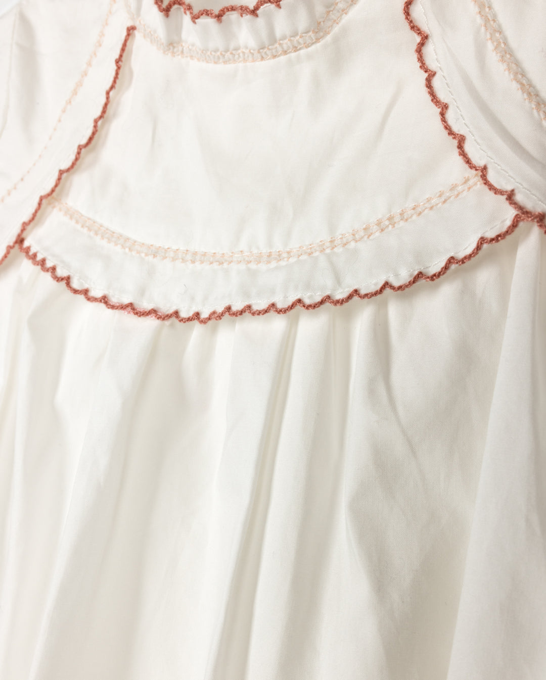 one piece s/s scalloped bib - white