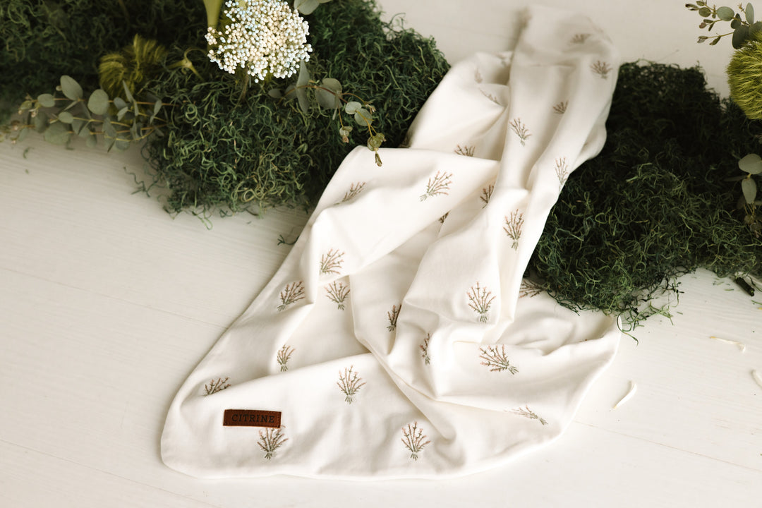 set footie floral patch with hat and blanket - white/peach