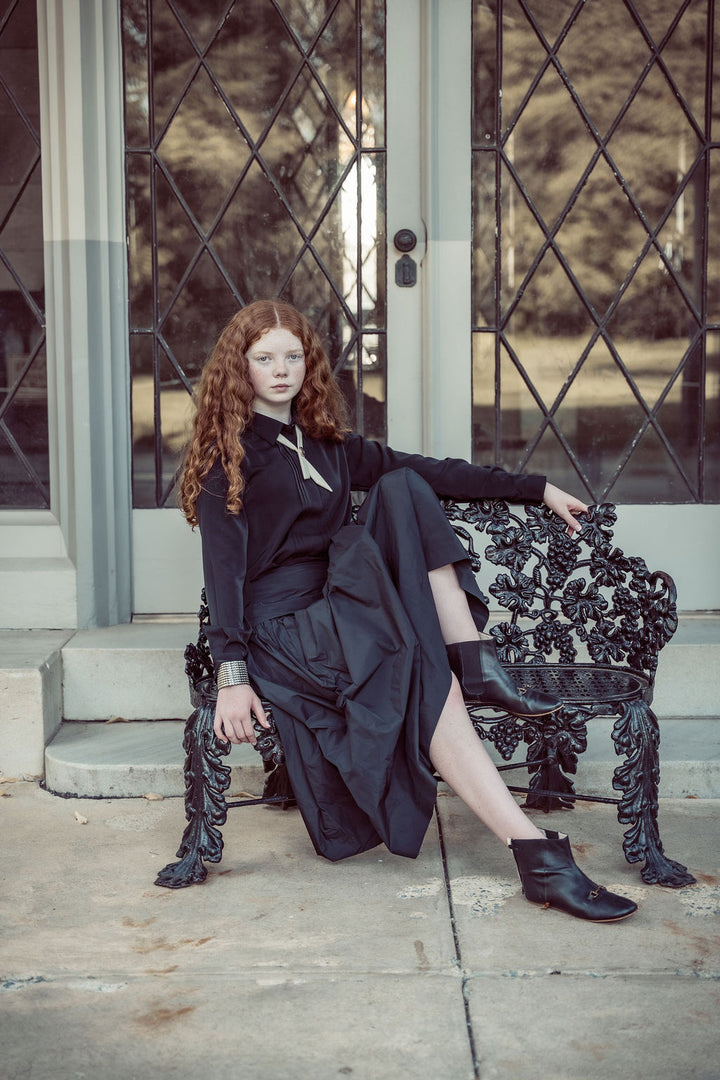 shirt l/s front pleated blouse with colored collar and cuffs - black