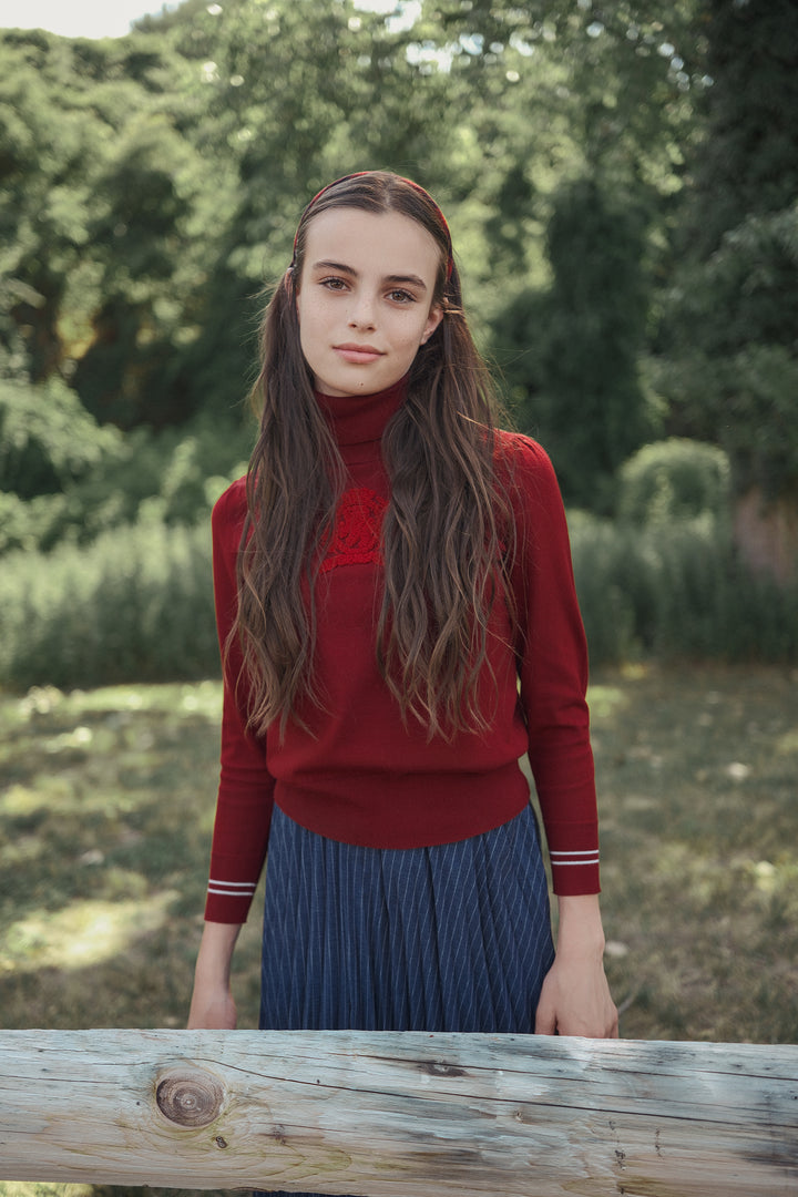 top l/s sherpa crest turtleneck - burgundy