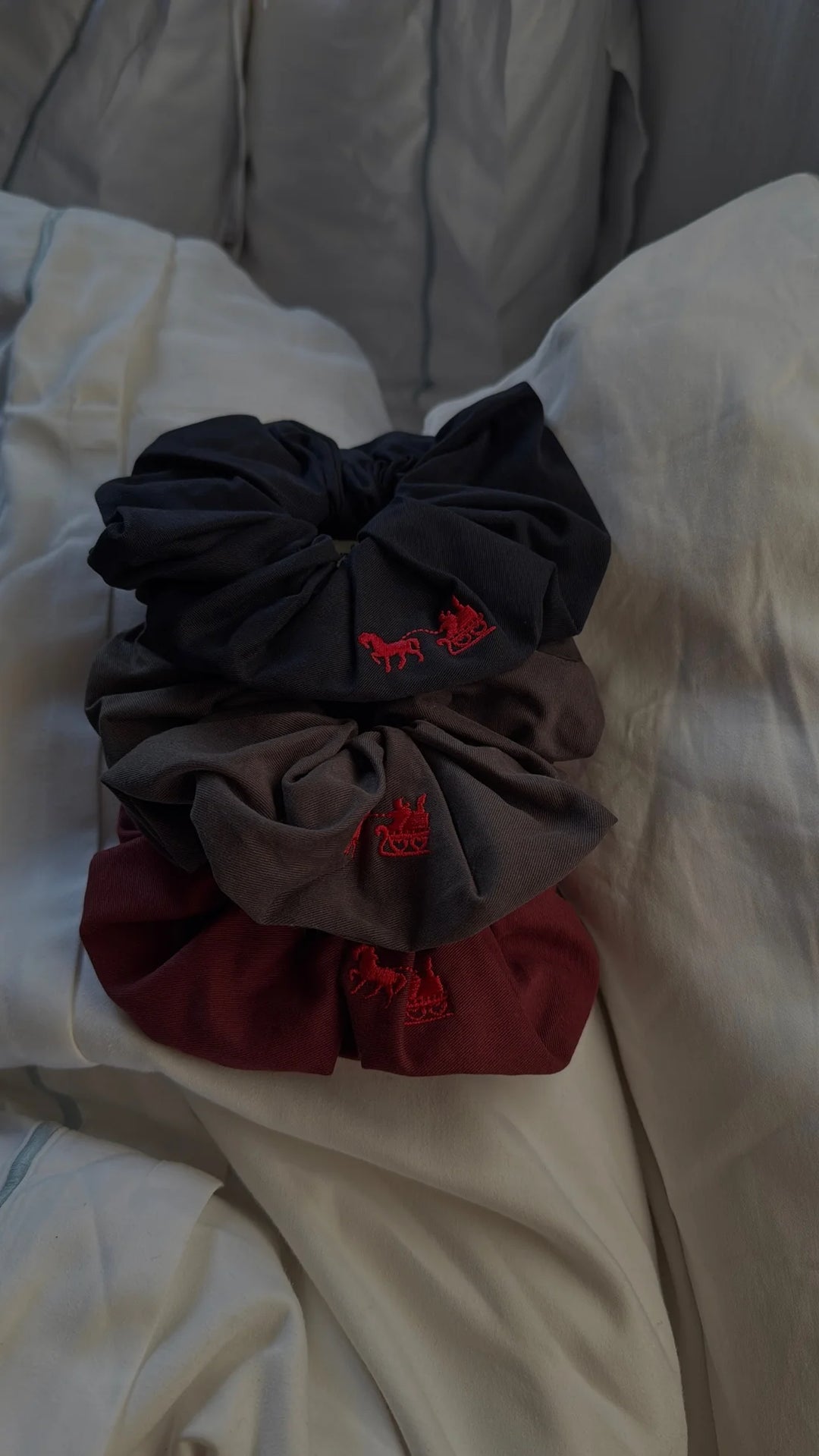 pony scrunchie horse embroidered - black