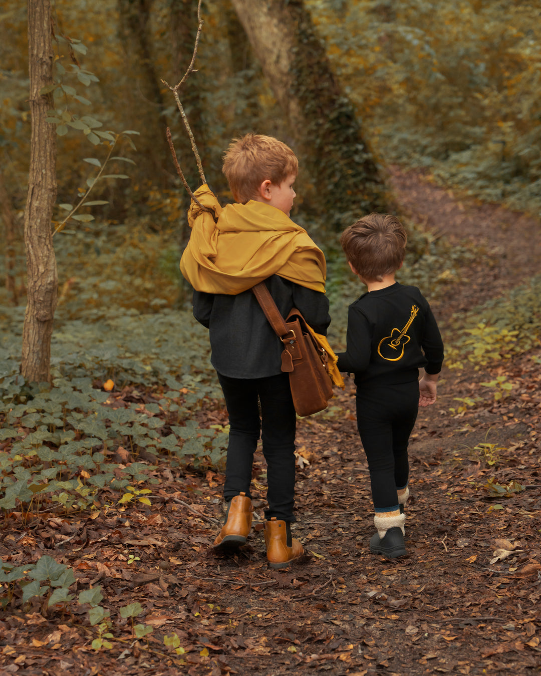 set outfit guitar graphic sweatshirt and pants - black