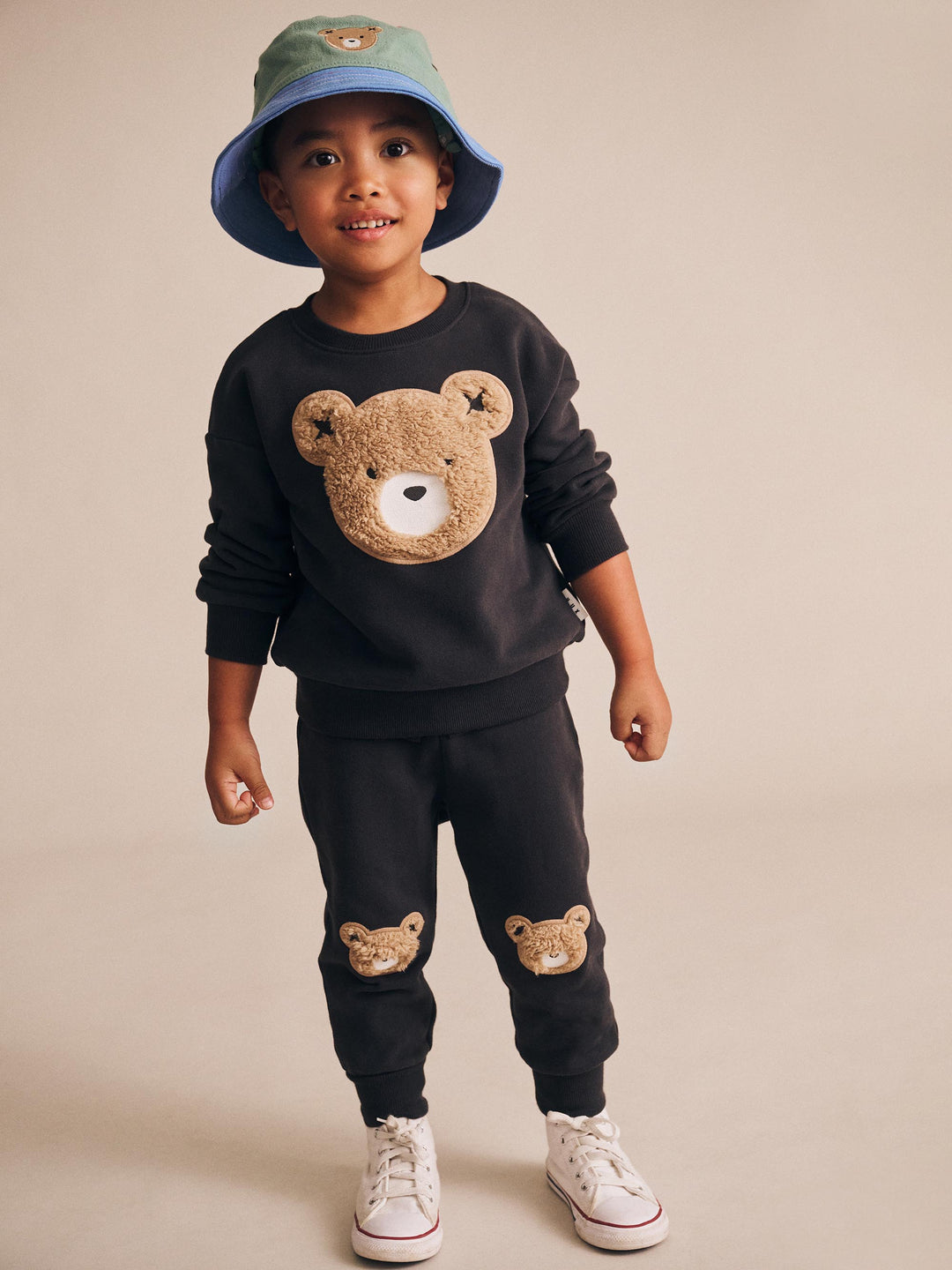 set outfit furry hux bear tee and sweatpants - soft black