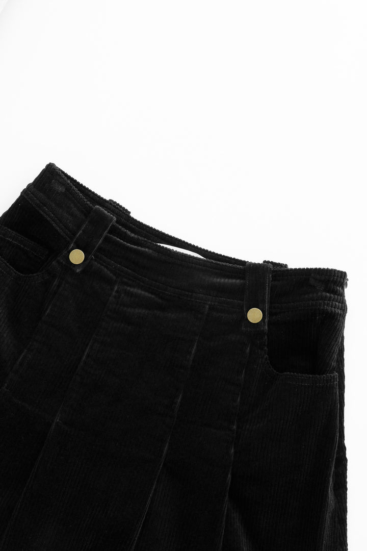 front pleated corduroy skirt - black