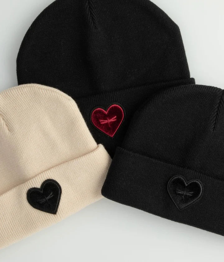 beanie velvet heart logo cuffed - black/black