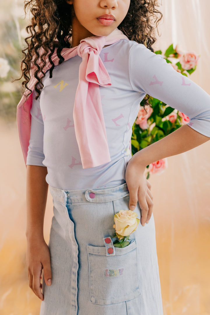 tee l/s scattered logo - light blue-86