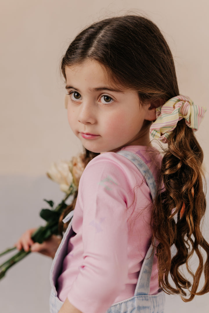 tee l/s scattered logo - pale pink-81