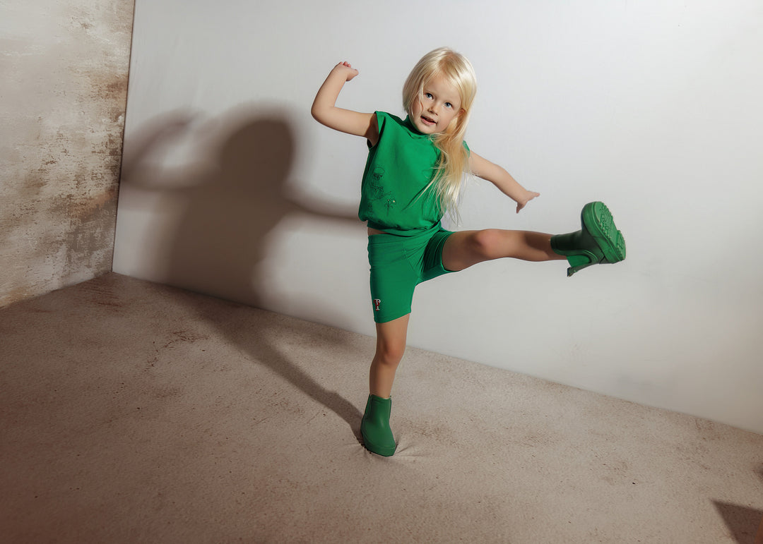 set outfit girl planting sweat vest and shorts - green