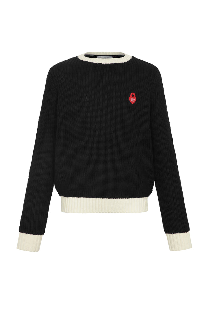 top l/s chunky knit heart patch sweater - black
