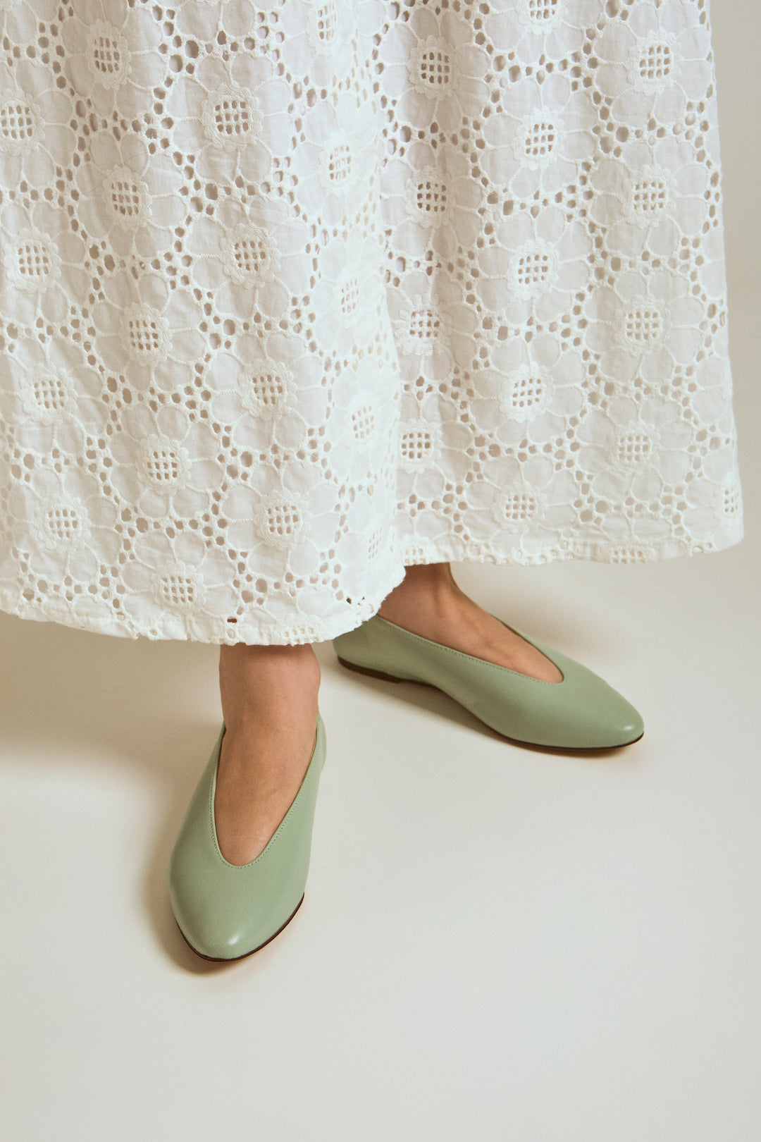 dress eyelet with bow closure - white