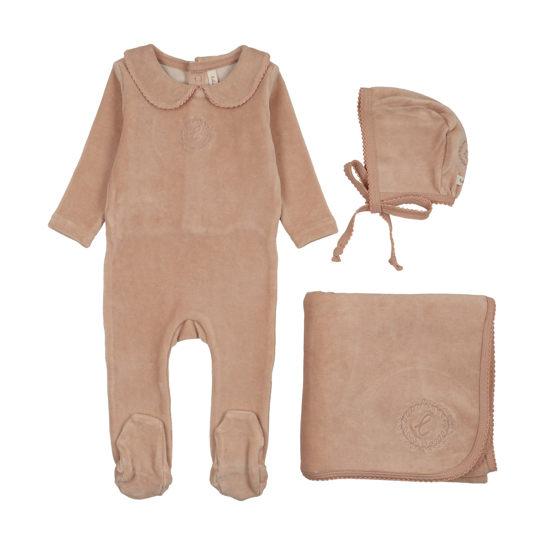 set footie velour crest emblem with bonnet and blanket - dusty pink