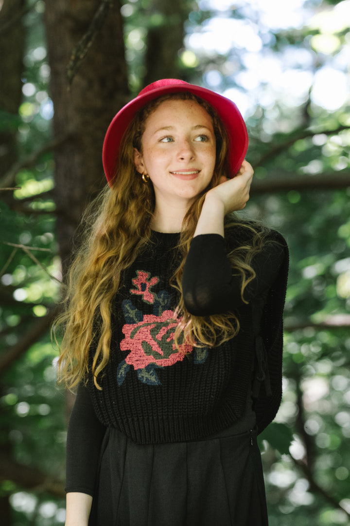 vest cropped knit floral embroidered with side ties - black