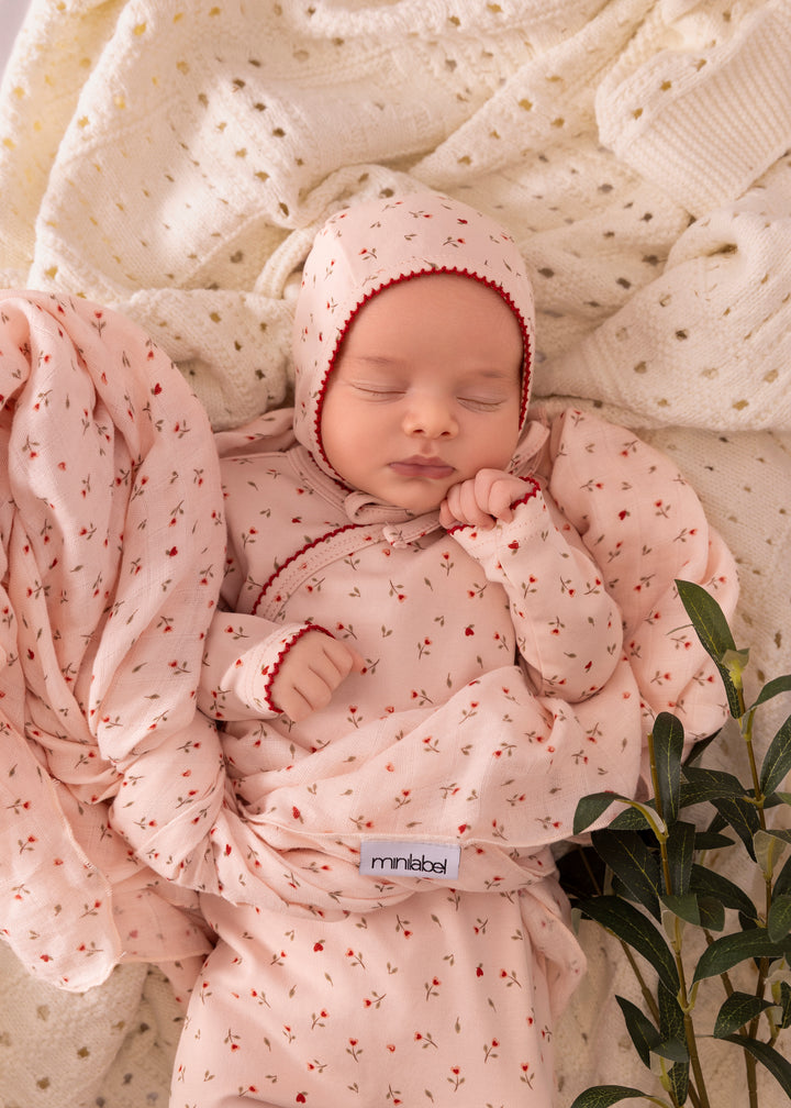 set footie heart print with bonnet and swaddle - pink