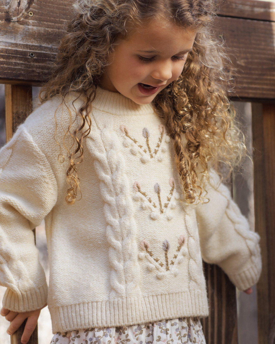 top l/s cable knit flower sweater - natural
