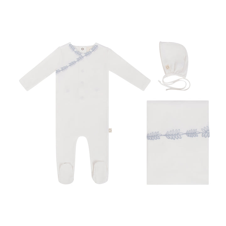 set footie floral edge wrap with bonnet and blanket - white/blue