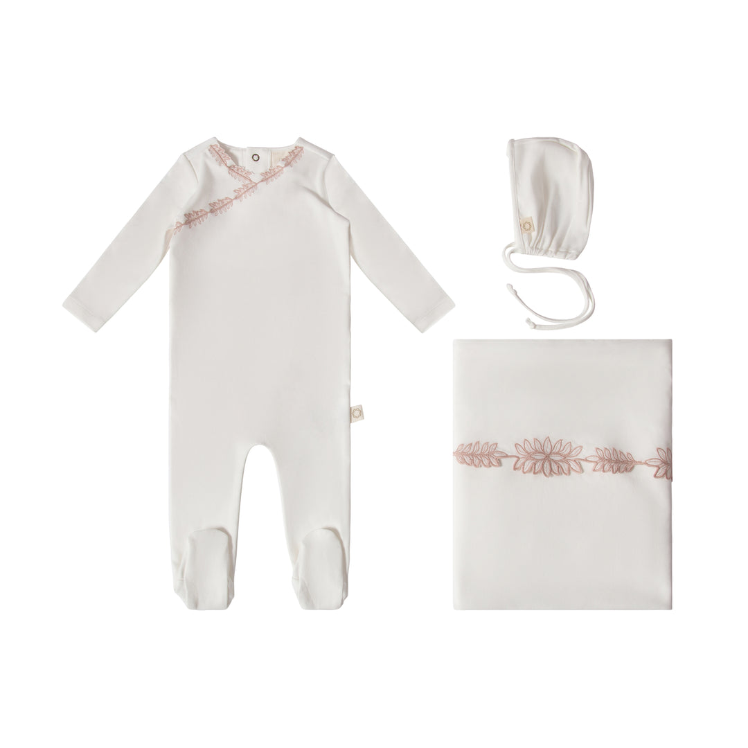 set footie floral edge wrap with bonnet and blanket - white/pink