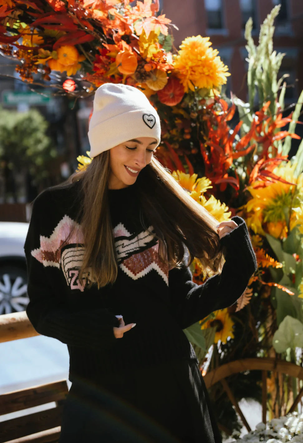 beanie woven heart logo cuffed - cream