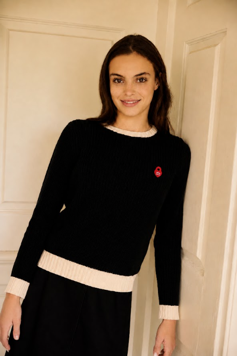 top l/s chunky knit heart patch sweater - black