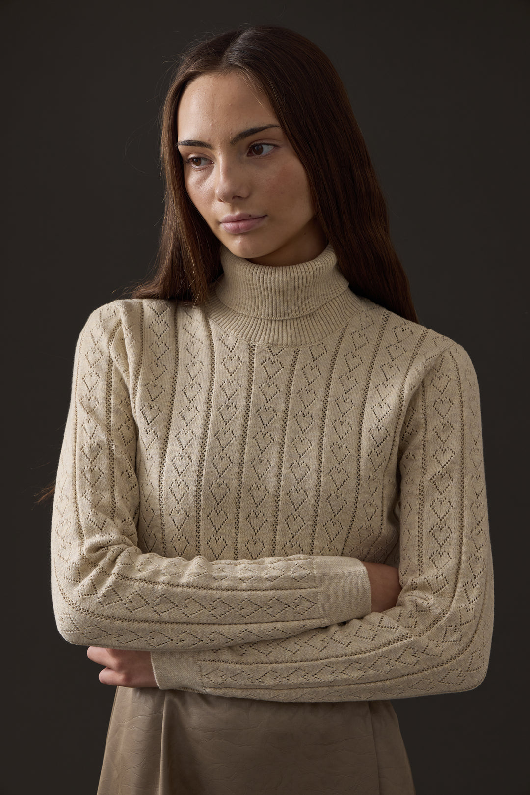 top l/s pointelle heart turtleneck - natural