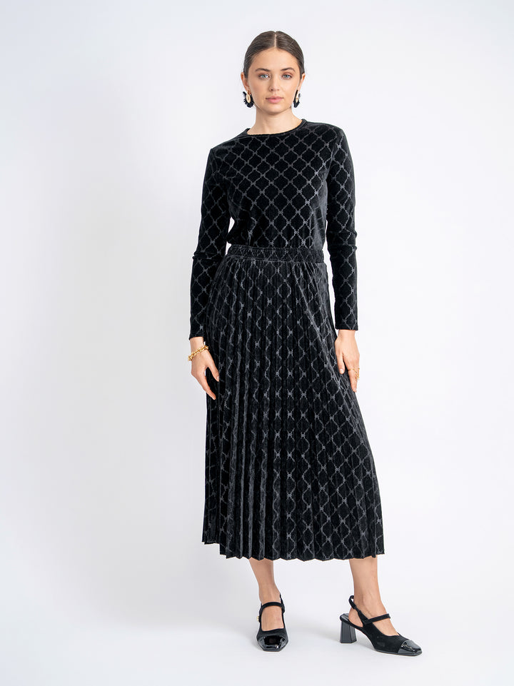 set outfit textured velvet sunburst mockneck and pleated skirt - black