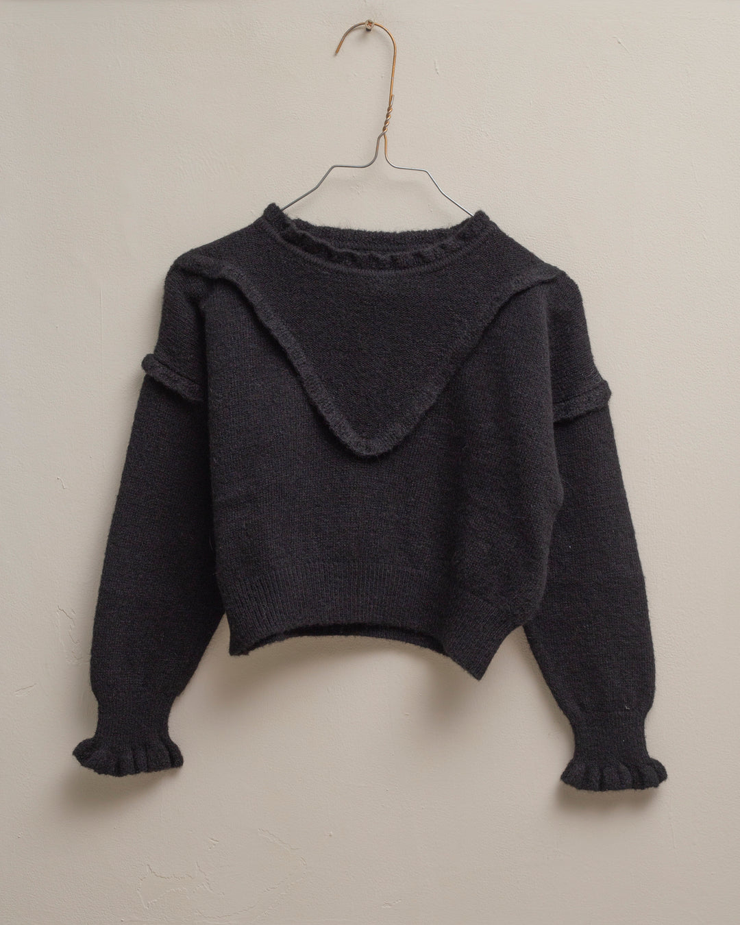 top l/s knit v frill yoke sweater - black