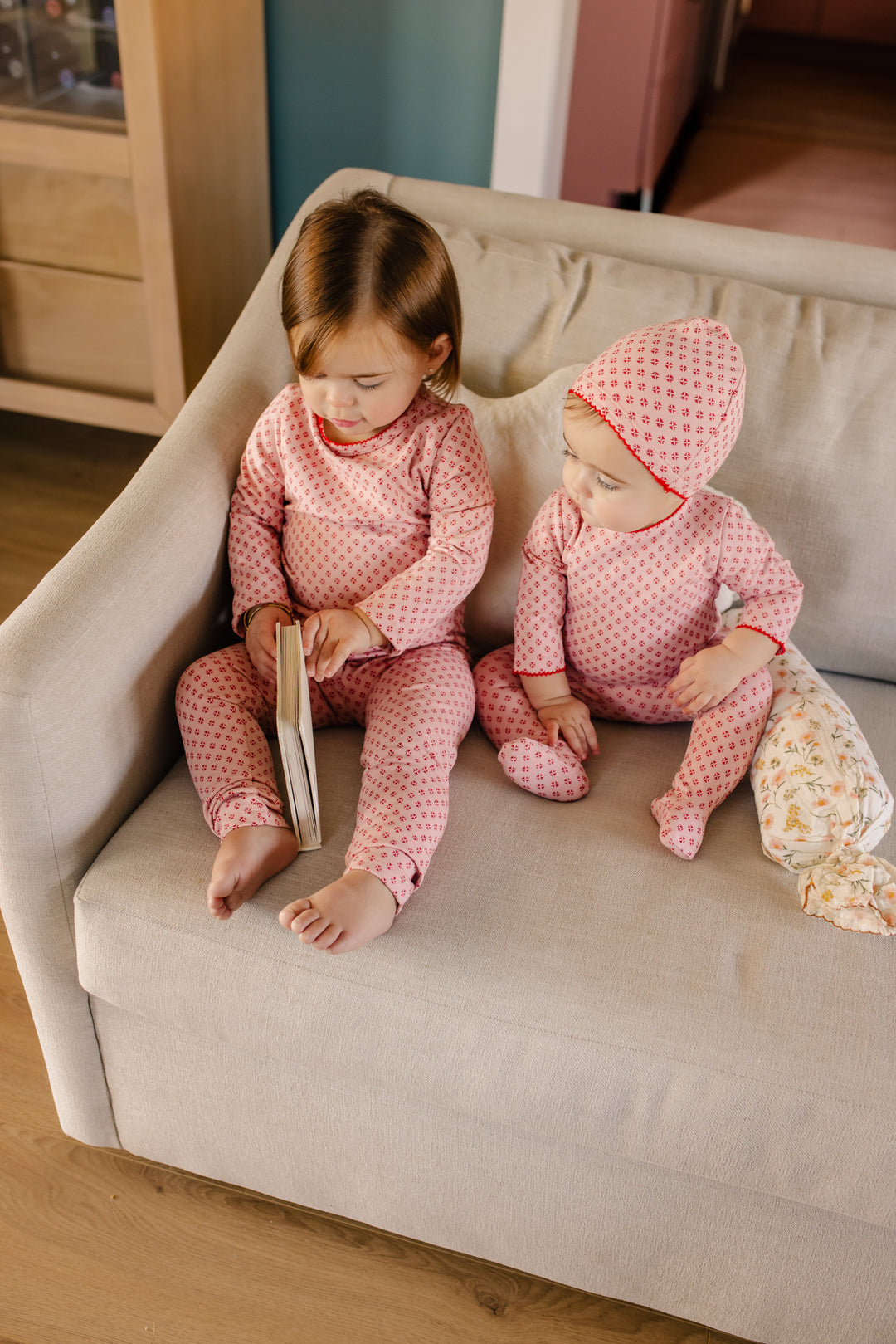 footie ditsy printed scalloped trim - pink/red