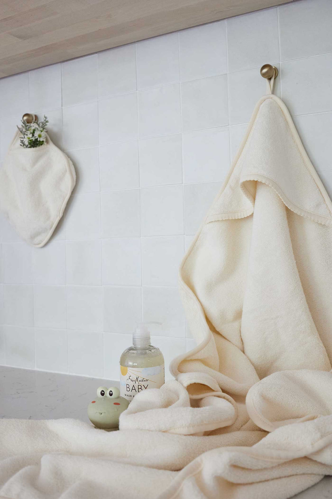 towel solid scalloped hooded and washcloth set - cream