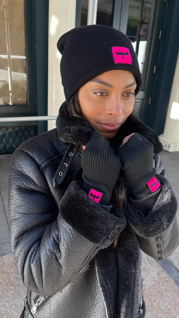 beanie sherpa logo cuffed - black/hot pink