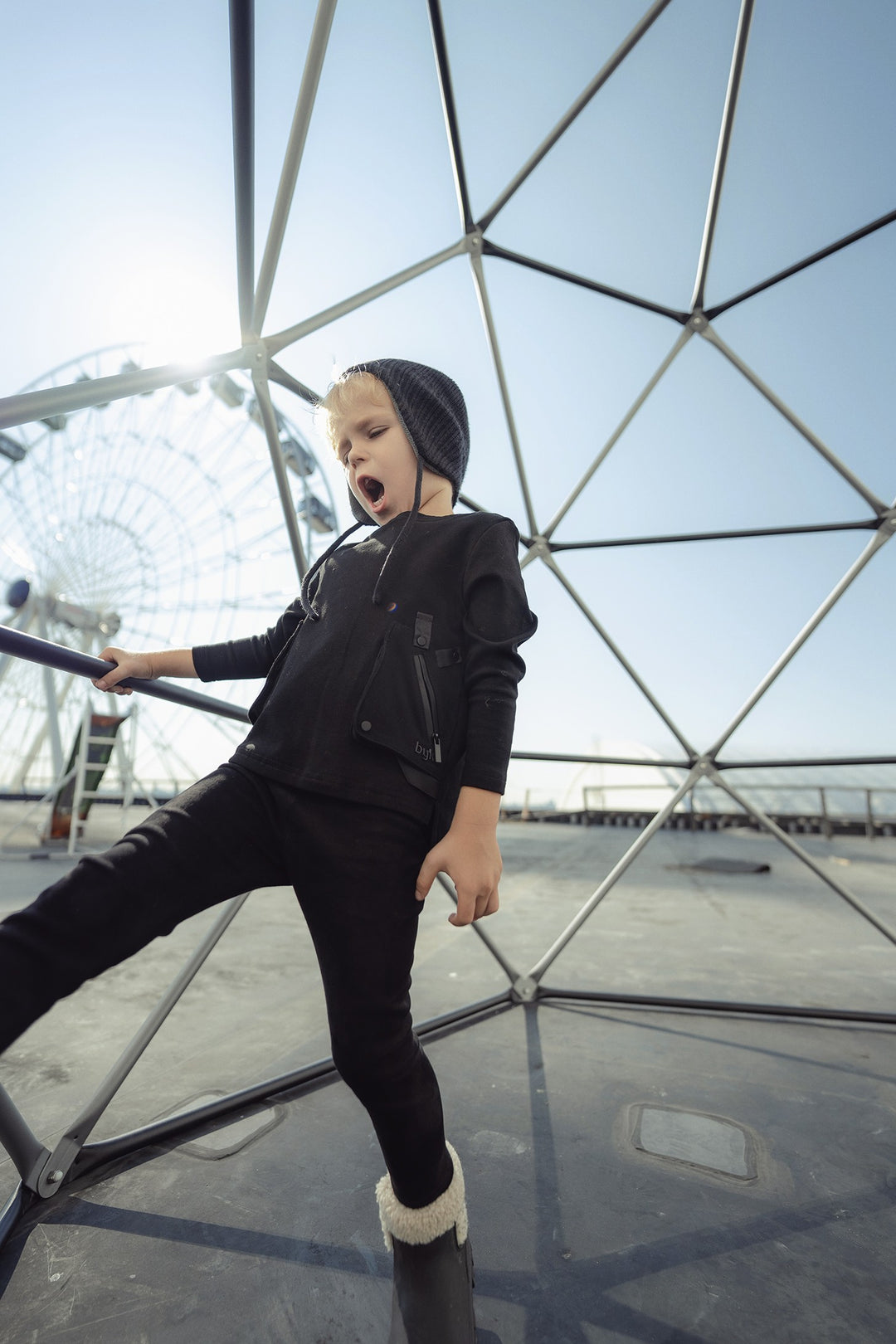 top l/s pocket crewneck sweatshirt - black